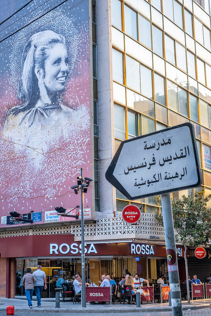 Eternal Sabah, Wandmalerei am Assaf-Gebäude, von Yazan Halawani in Hamra, Beirut, Libanon