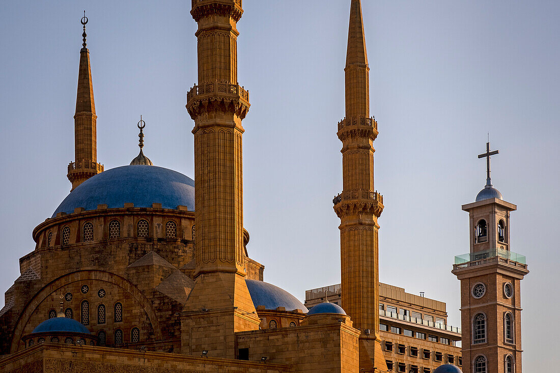 Mohammad Al-Amine Mosque, and belltower of Saint Georges Maronite Cathedral, Beirut, Lebanon