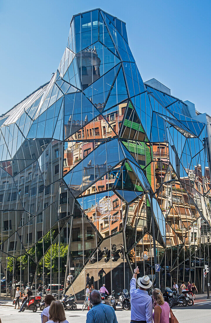 Osakidetza building. The headquarters building of Osakidetza Basque Department of Health, by Coll-Barreu Arquitectos. Bilbao, Basque country. Spain