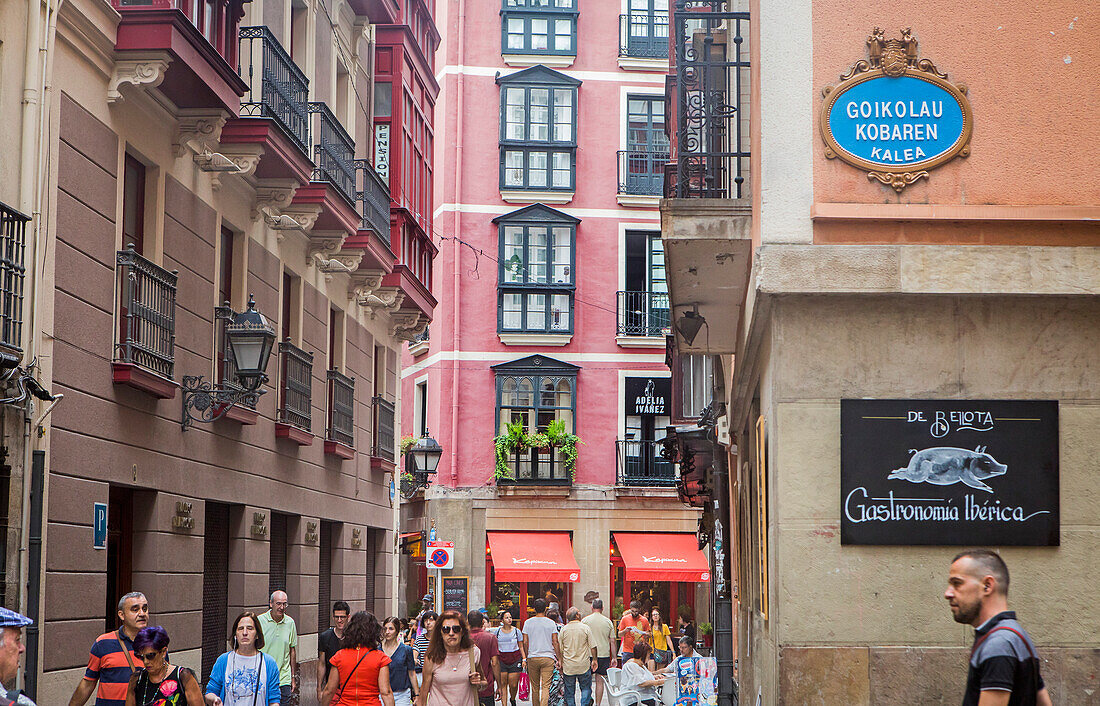 Straße Kapelagile, Altstadt (Casco Viejo), Bilbao, Spanien