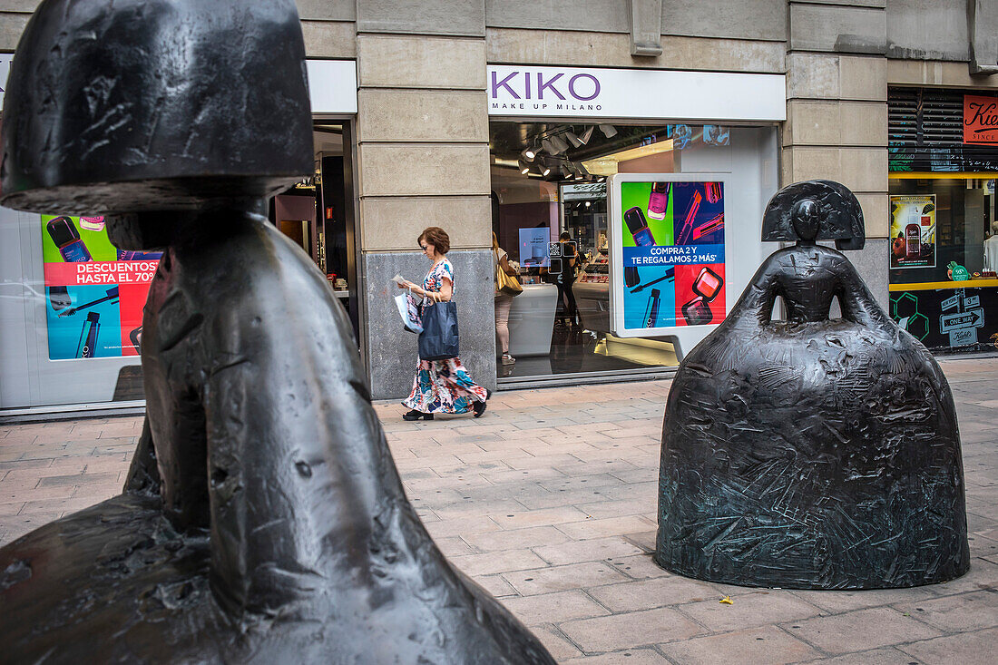 Las Meninas" von Manolo Valdés, Straße Ercilla, Bilbao, Spanien