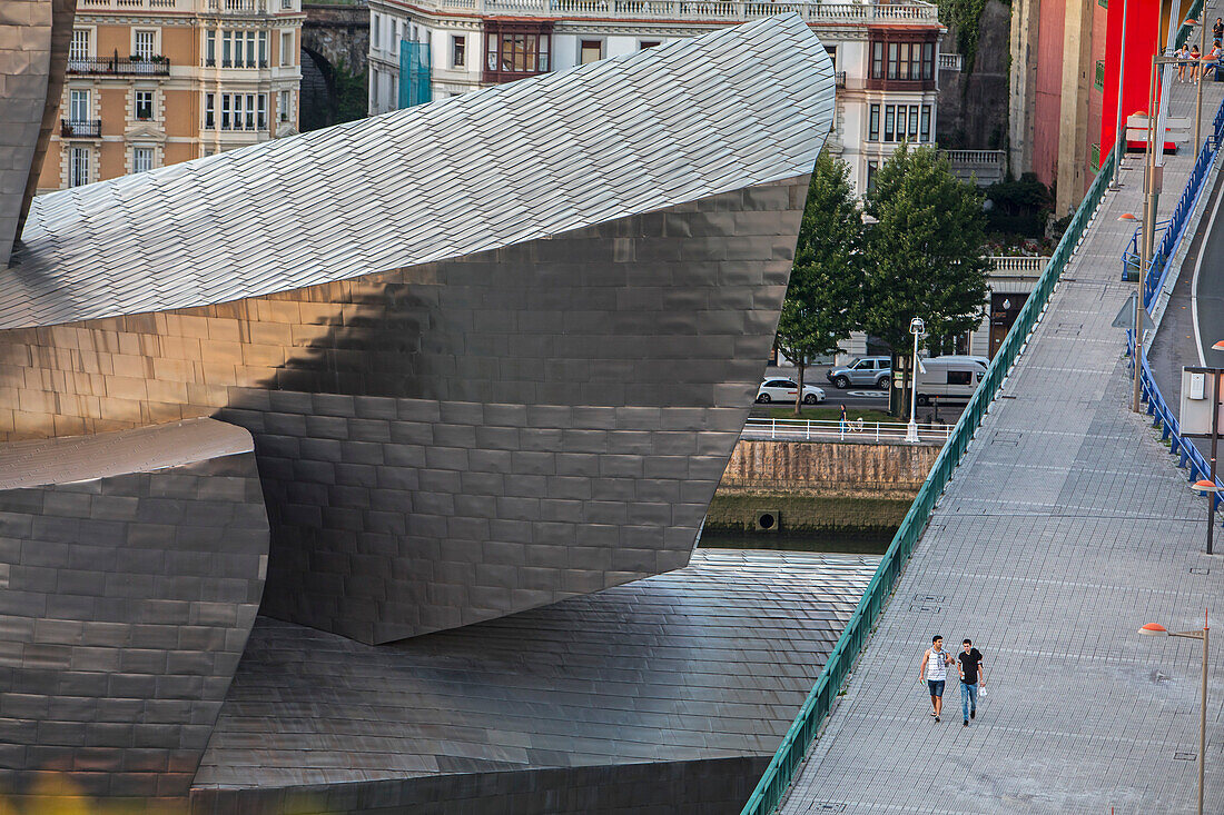 La Salve-Brücke (Puente de la Salve) und Detail des Guggenheim-Museums, Bilbao, Spanien