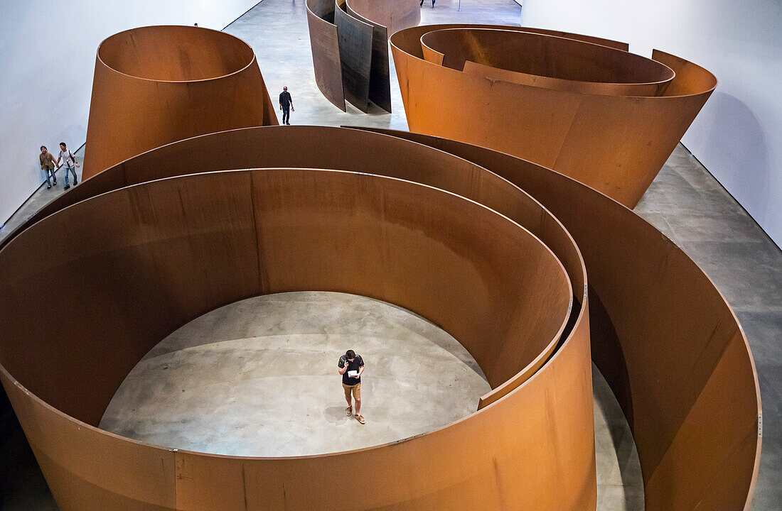 Die Frage der Zeit" von Richard Serra, Guggenheim Museum, Bilbao, Spanien