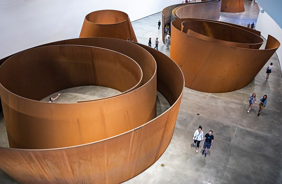Die Frage der Zeit" von Richard Serra, Guggenheim Museum, Bilbao, Spanien