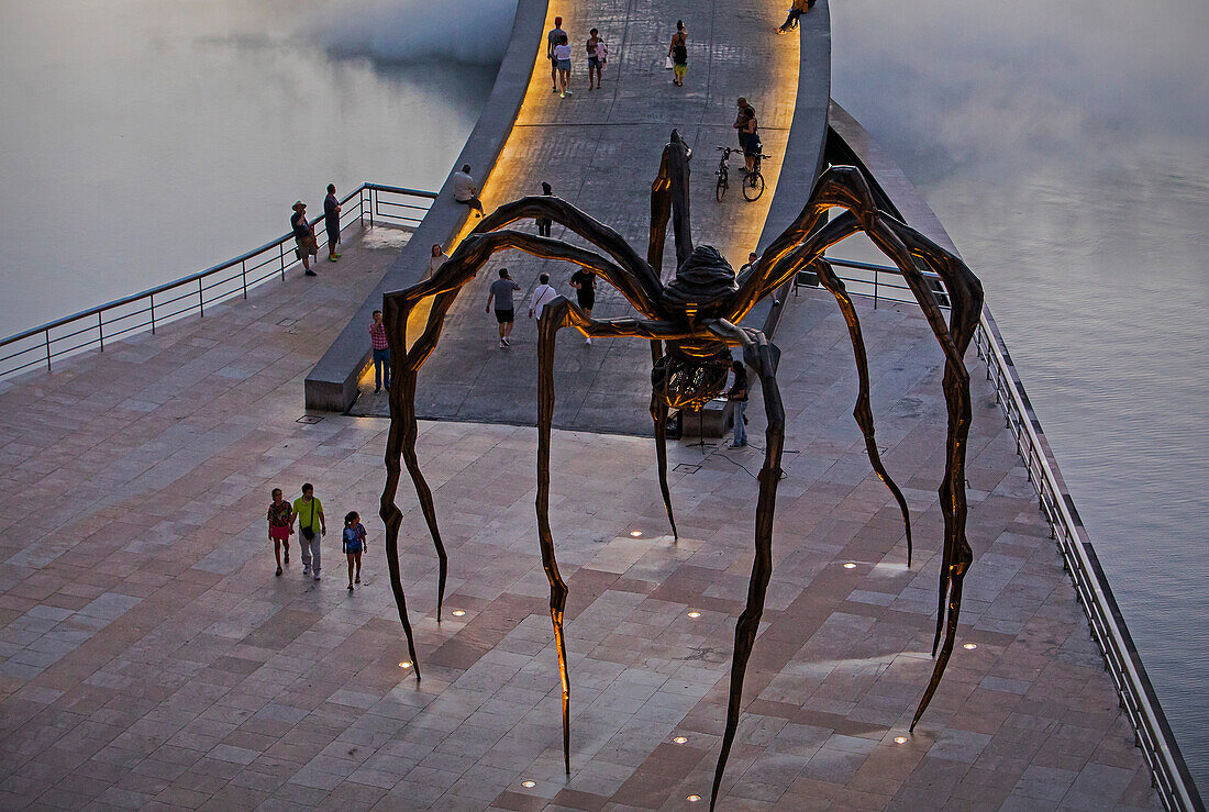 `Maman´a bronze spider designed by Louise Bourgeois, beside the Guggenheim Museum, Bilbao, Spain