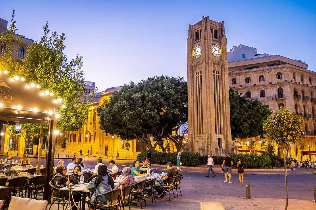 Außenterrasse des Place de l'Etoile Cafe, Bar, Restaurant, auf dem El Nejmeh Platz oder Star Platz, Downtown, Beirut, Libanon