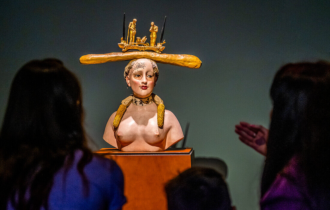 Rückblickende Büste einer Frau von Salvador Dalí, Botero-Museum, Bogota, Kolumbien