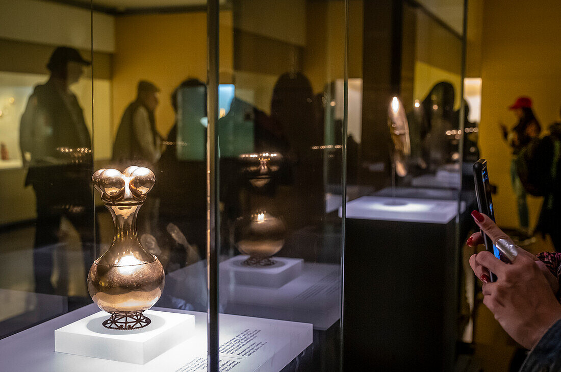 Poporo Quimbaya, Pre-Columbian goldwork collection, Gold museum, Museo del Oro, Bogota, Colombia, America