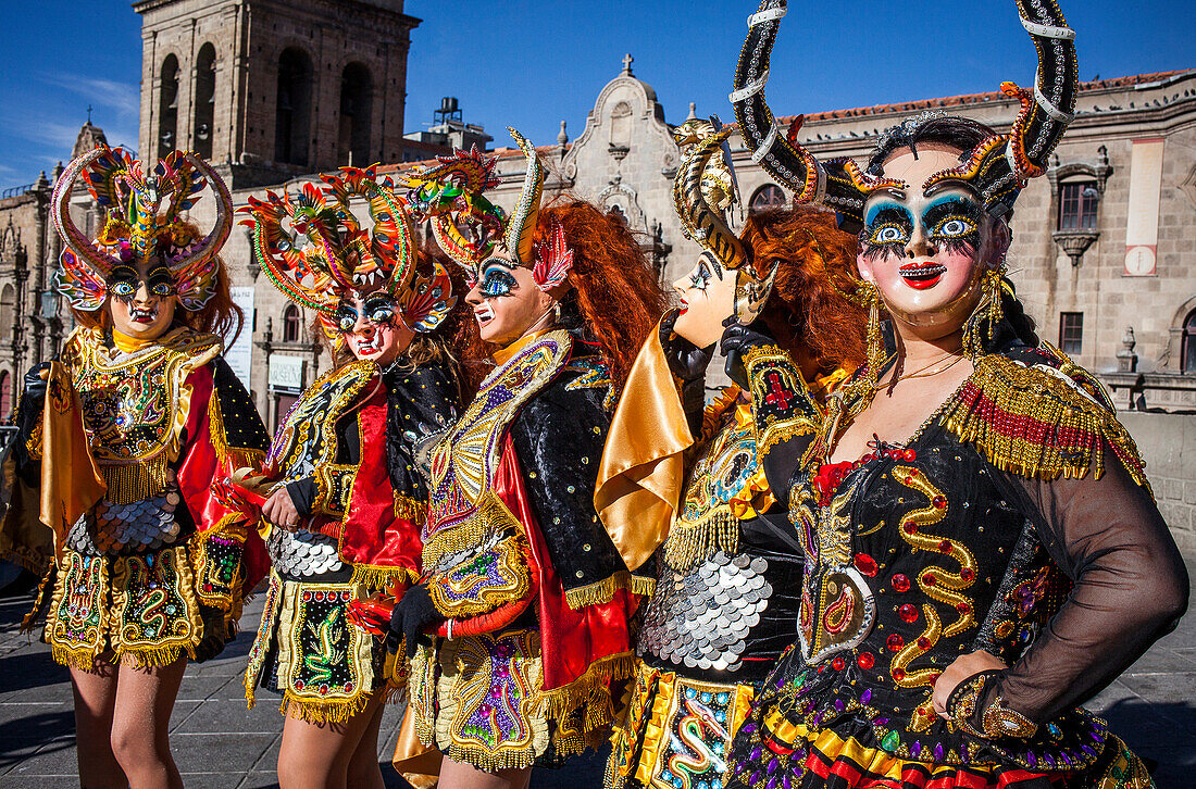 Fiesta del Gran Poder, Plaza San Francisco, im Hintergrund die Kirche San Francisco, La Paz, Bolivien