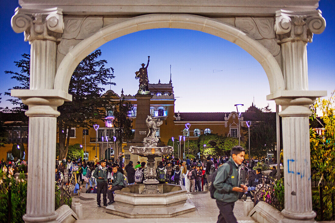 Plaza 10 de noviembre, Potosi, Bolivia