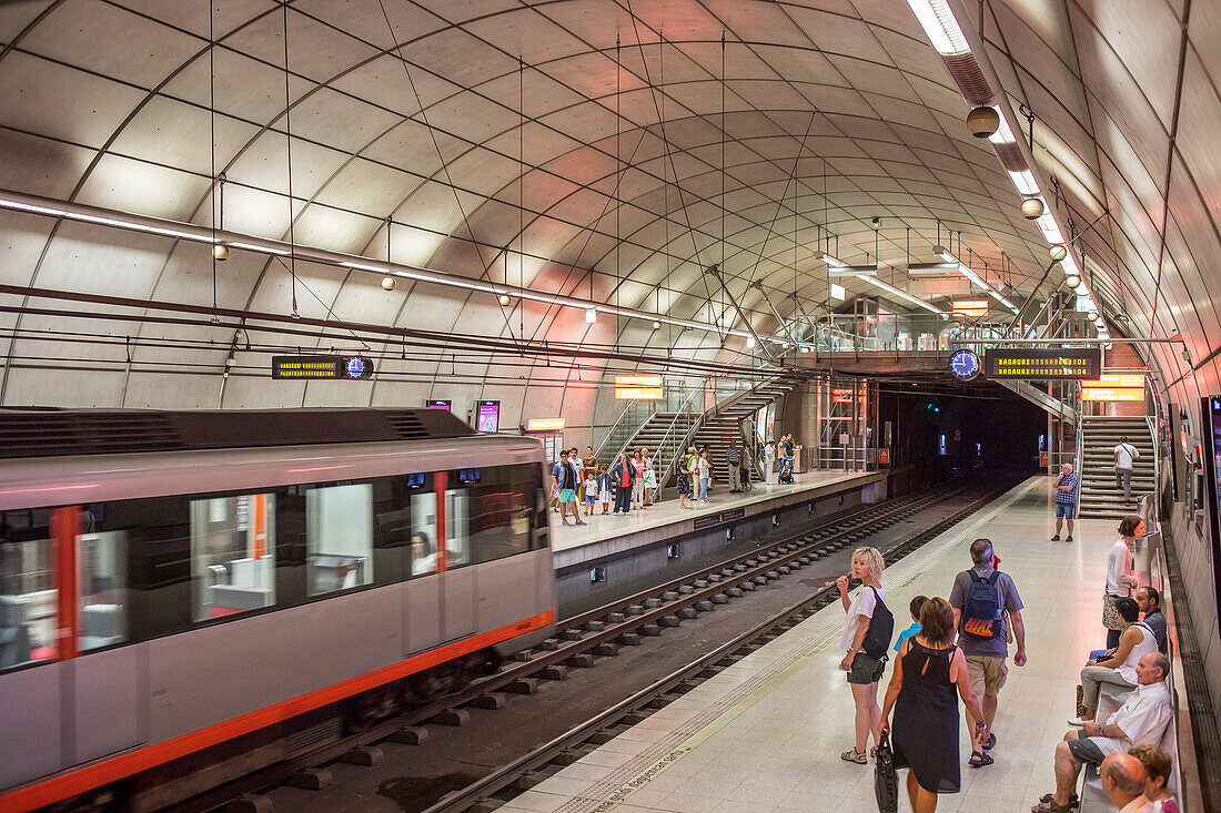 Metro, Bahnhof Casco Viejo, entworfen vom Architekten Normal Foster, Bilbao, Biskaya, Baskenland, Spanien