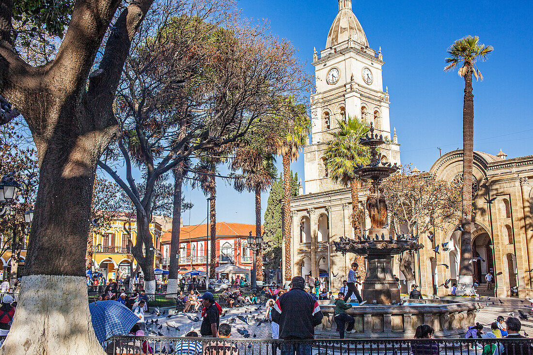 Platz des 14. September und Kathedrale, Cochabamba, Bolivien