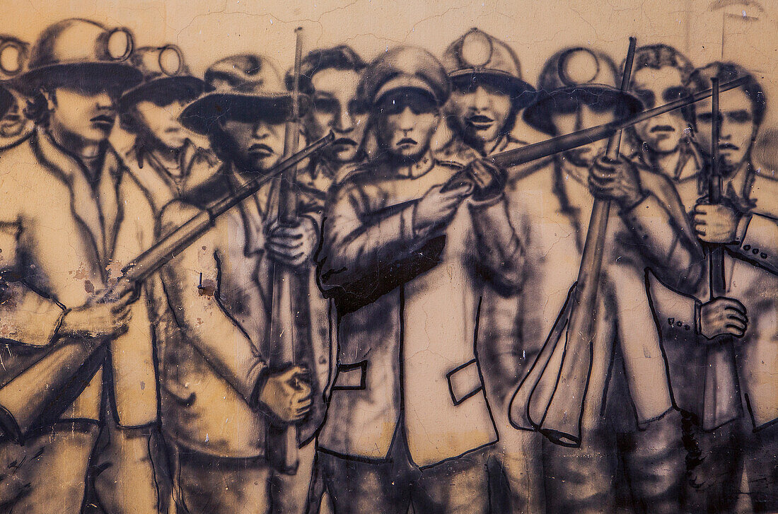 Detail eines Graffiti am Sitz der Vereinigung der pensionierten Bergarbeiter, Calle Junin, Potosi, Bolivien