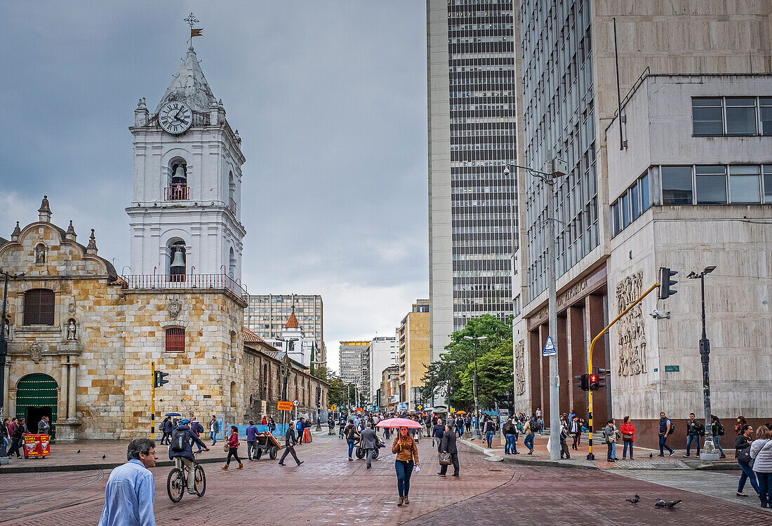 Carrera 7 or Carrera septima, at left Ìglesia de San Francisco or San Francisco Church, Bogota, Colombia