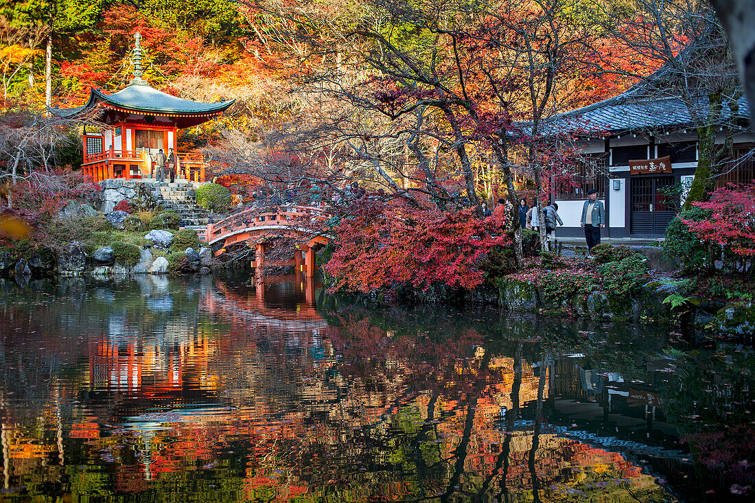 Bentendo links und Juan rechts, Daigo-ji-Tempel, Kyoto-Stadt, Kansai, Japan