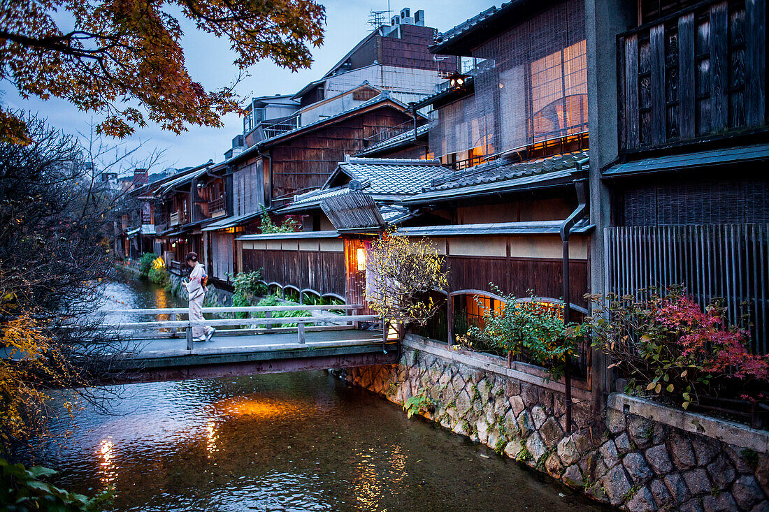 Shirakawa-minami-dori, Gion district, Kyoto. Kansai, Japan.