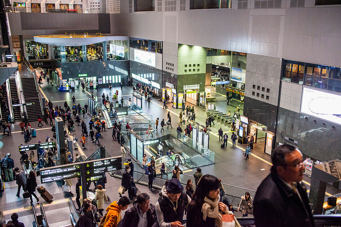 Bahnhof von Kyoto, Japan.