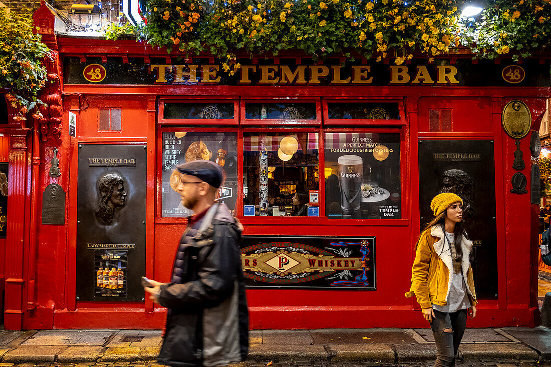 Facade, The Temple Bar, a traditional pub in the Temple Bar entertainment district, Dublin, Ireland.