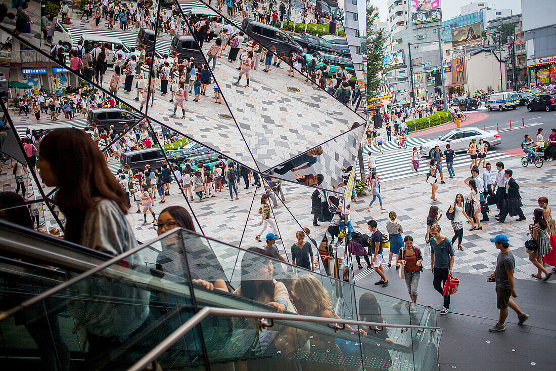 Tokyu Plaza by Hiroshi Nakamura, in Omotesando street. Tokyo. Japan.