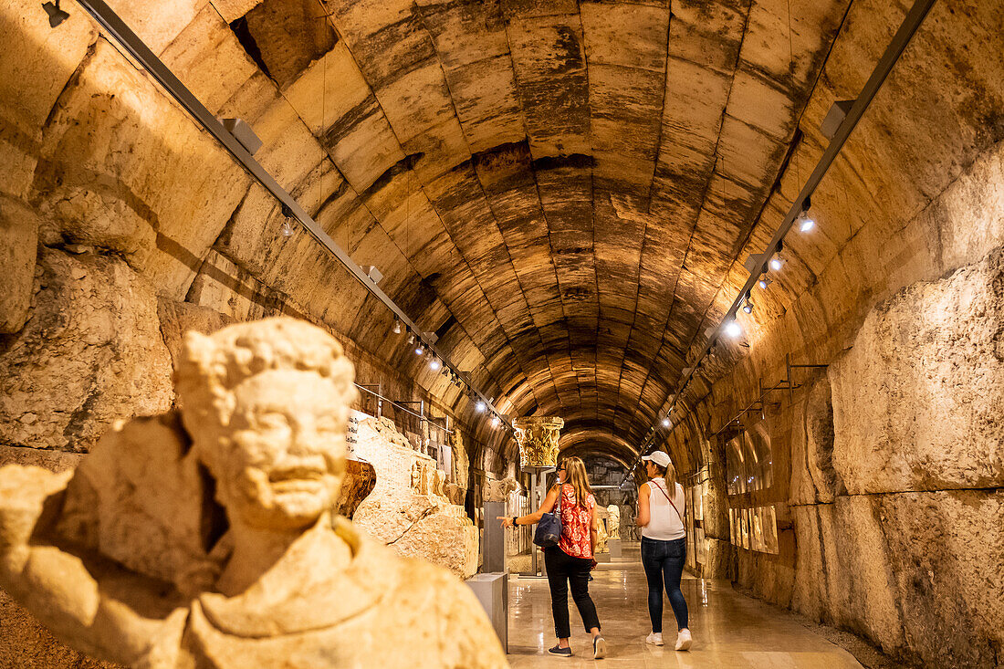 Museum des archäologischen Komplexes, Gewölbe unter dem großen Hof des Jupiter-Tempels, Baalbeck, Bekaa-Tal, Libanon