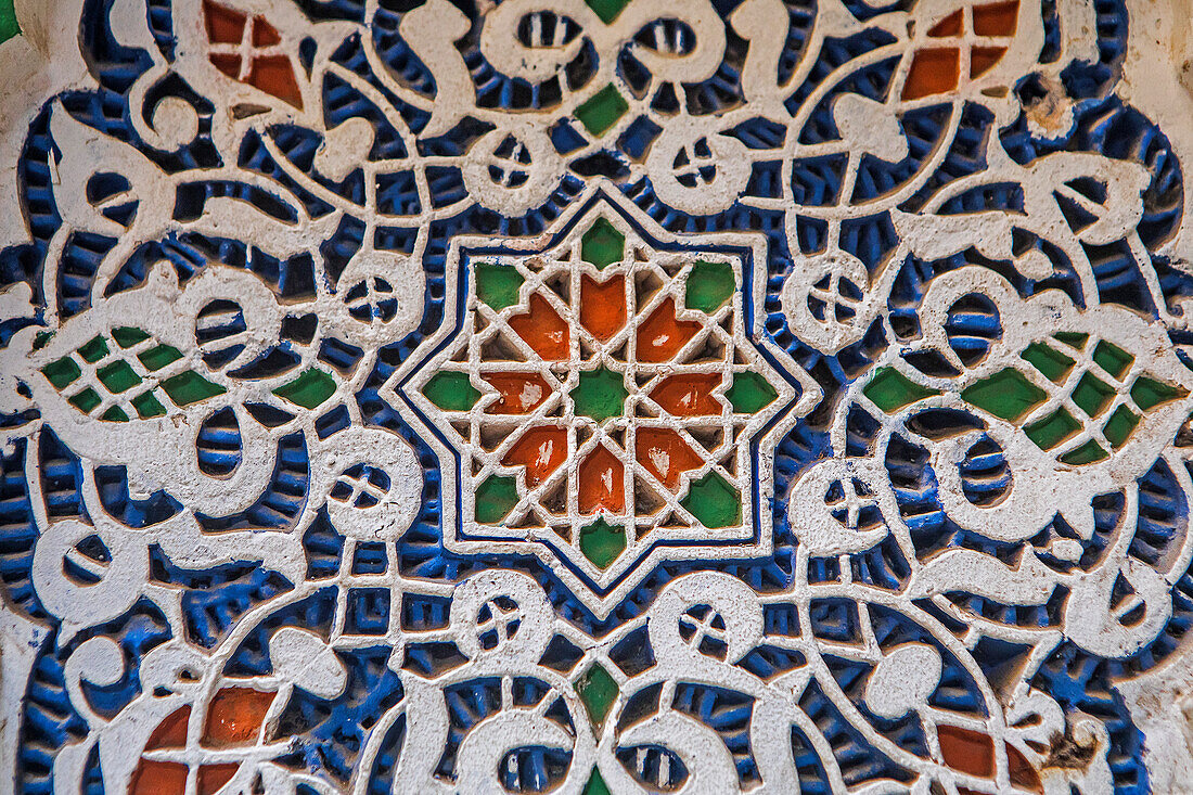 Detail, Stuckverzierung, Innenhof der Zaouia (Grabmal) von Moulay Idriss II, Medina, Fez. Marokko