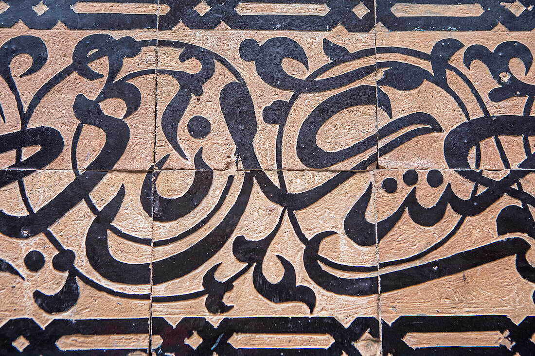 Detail, Kacheln, Ornamente, in Bou Inania medersa, Meknes. Marokko