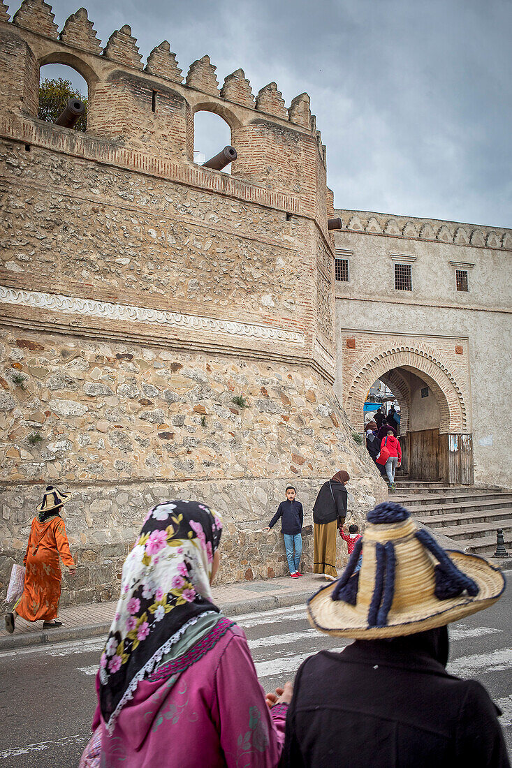 Bab okla gate, and wall of the medina, medina, UNESCO World Heritage Site,Tetouan, Morocco