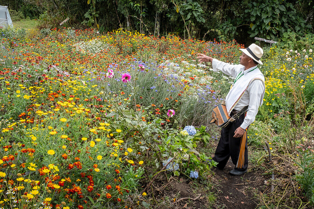 Joaquín Emilio Zapata, Silletero, flower farmer, Finca, silletera, farm, Vereda Barro Blanco, Sector El Rosario, Medellín, Colombia