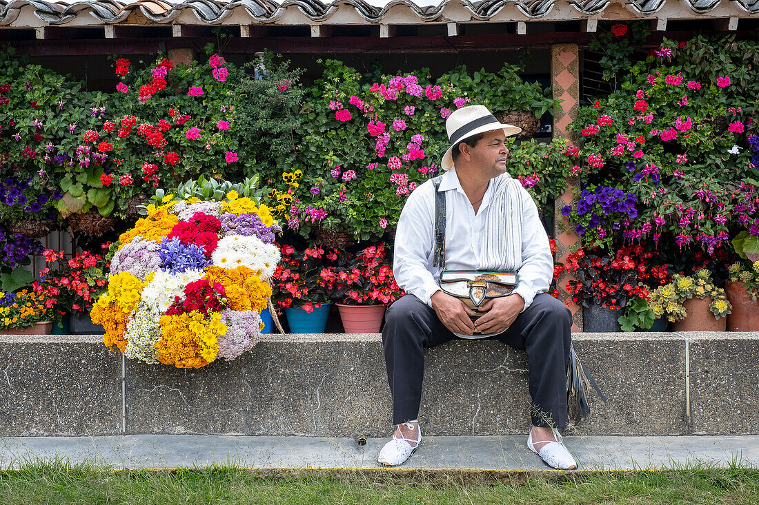 José Ángel Zapata, Silletero, flower farmer, Finca, silletera, farm, Vereda Barro Blanco, Sector El Rosario, Medellín, Colombia