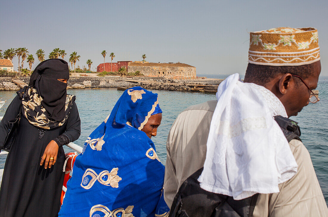 Hafen der Insel Goree, im Hintergrund Fort d'Estrees, in der Nähe von Dakar, Senegal, Westafrika, Afrika