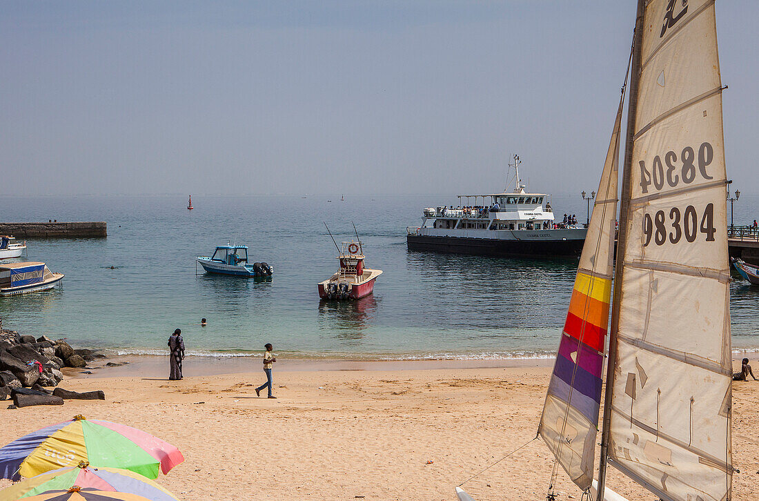 Strand, auf der Insel Goree, in der Nähe von Dakar, Senegal, Westafrika, Afrika