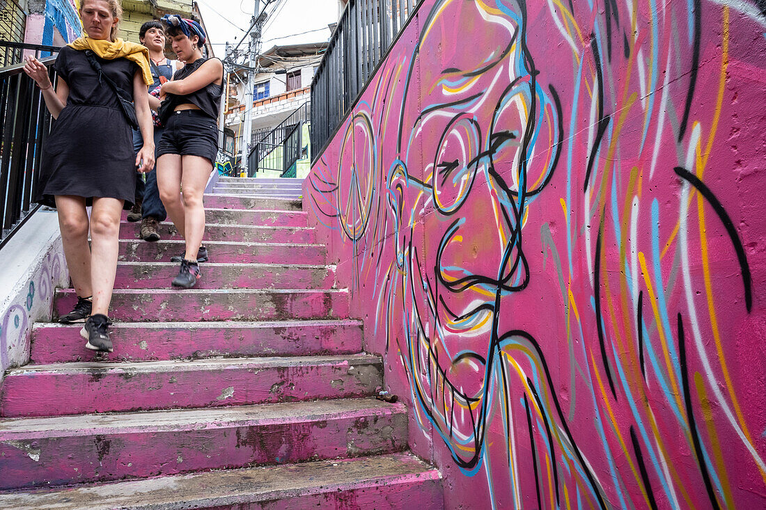 Tourists, Street art, mural, graffiti, Comuna 13, Medellín, Colombia