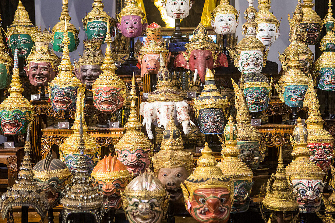 Ausstellung von thailändischen Khon-Masken, Ausstellungshalle Thron, Nationalmuseum, Bangkok, Thailand