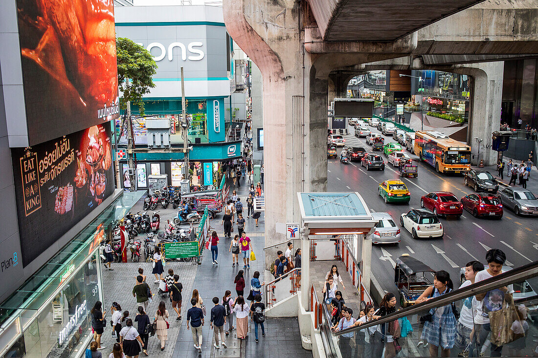 Rama I road, from skywalk to acces at Siam station of BTS skytrain, Bangkok, Thailand