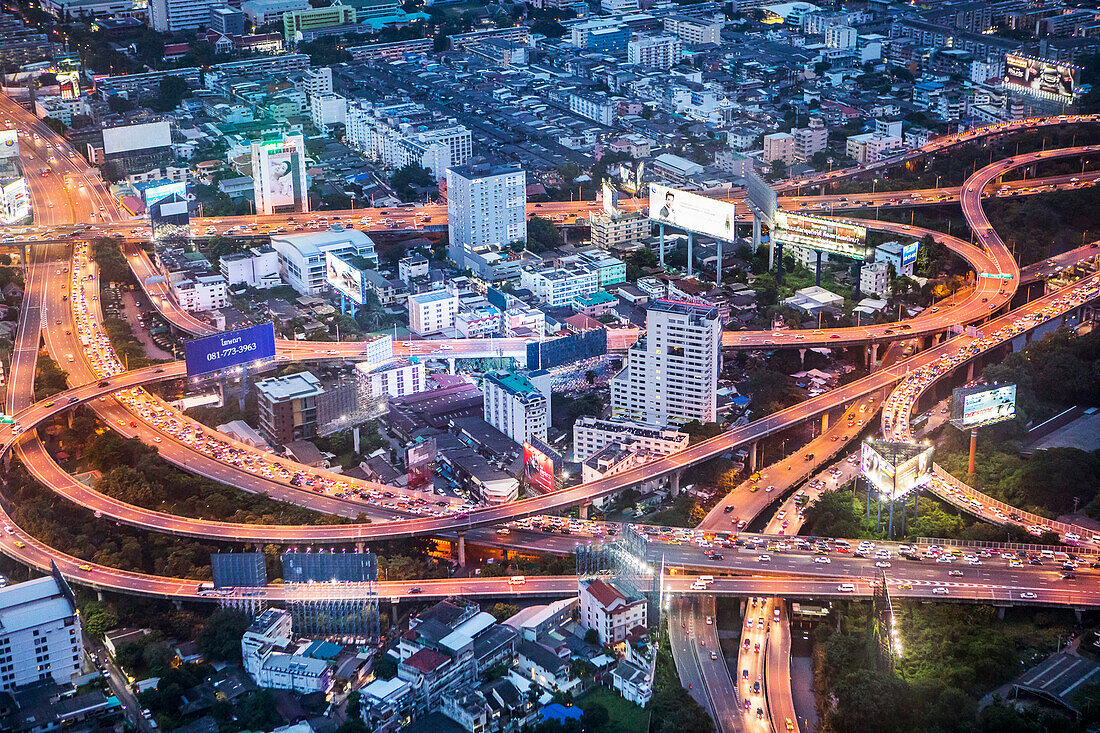 Kreuzung, Sirat Expy Schnellstraße bei Chalerm Maha Nakhon Expy Schnellstraße, Bangkok, Thailand