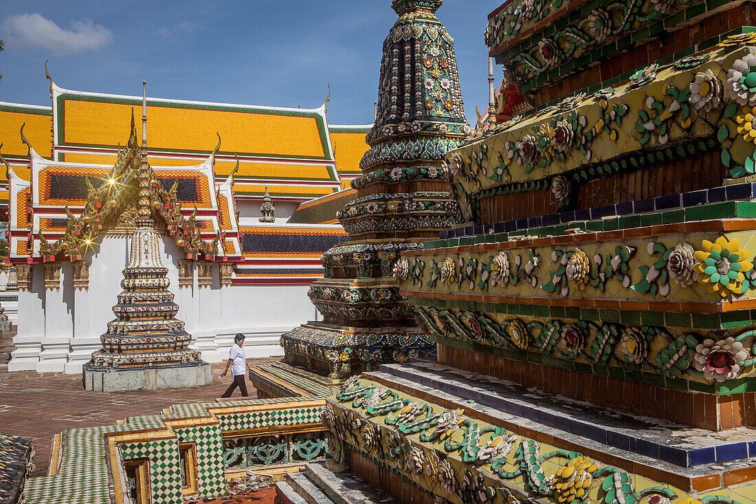 Chedi (stupas), in Wat Pho (Wat Po), Temple of the Reclining Buddha, Bangkok, Thailand