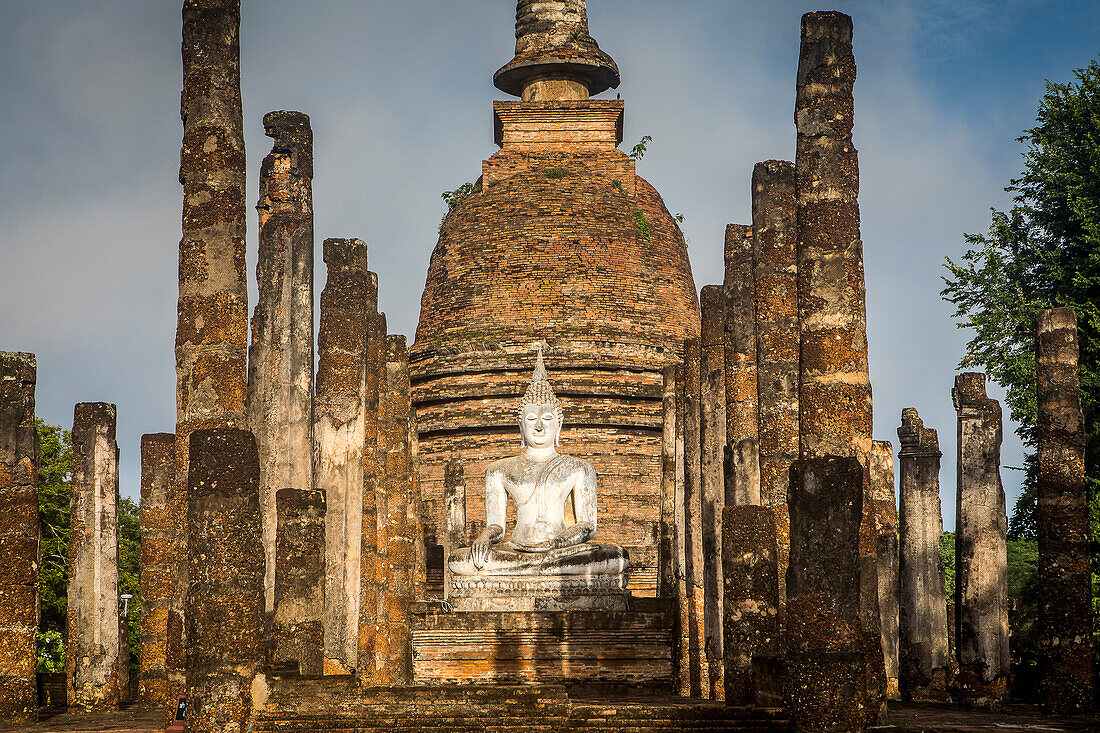 Wat Sa Si, in Sukhothai Historical Park, Sukhothai, Thailand