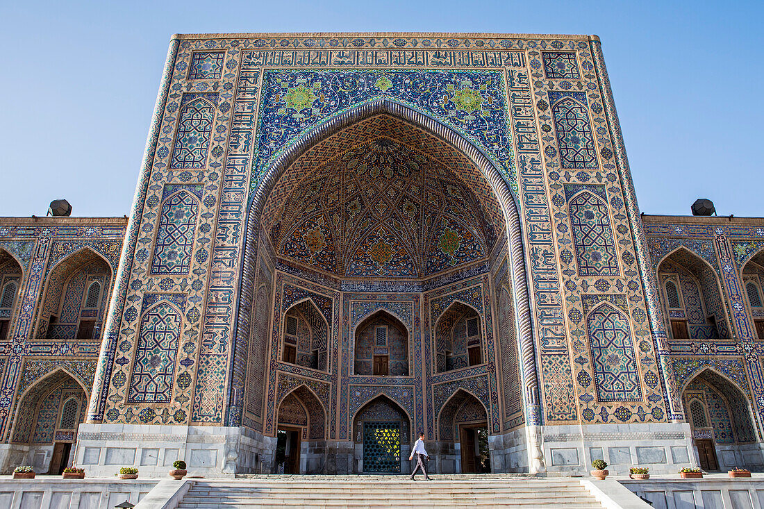 Haupttor der Tilla-Kari Madrasa, Registan, Samarkand, Usbekistan