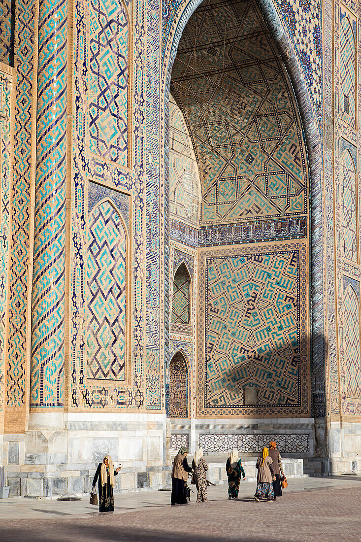 Main gate of Ulugbek Medressa, Registan, Samarkand, Uzbekistan