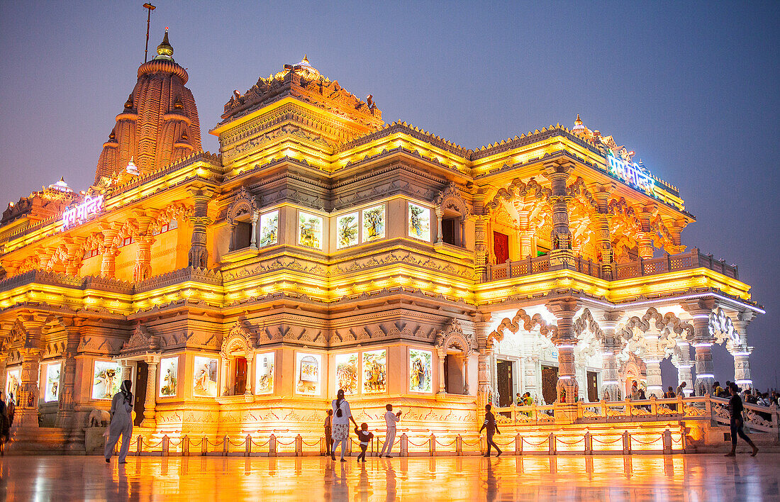 Prem Mandir ( Liebestempel) Tempel der göttlichen Liebe, Vrindavan, Mathura, Uttar Pradesh, Indien