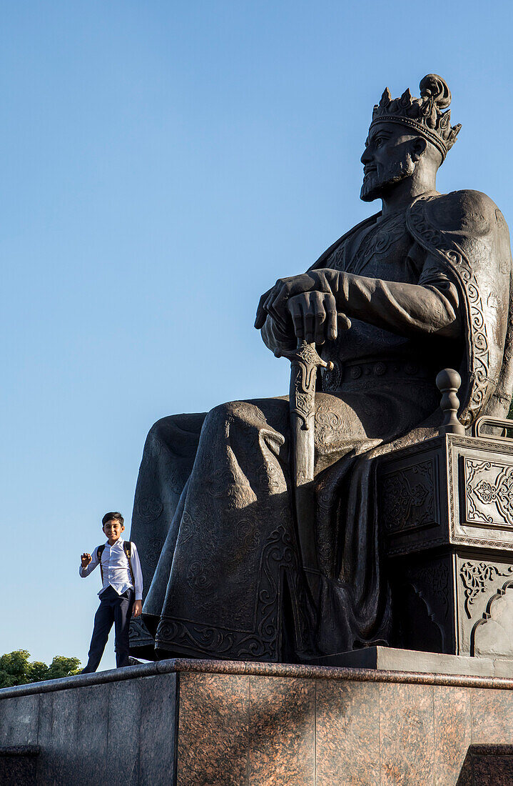 Statue von Amir Timur, auch bekannt als Temur und Tamerlane, in der Bulvar Universitet, Samarkand, Usbekistan