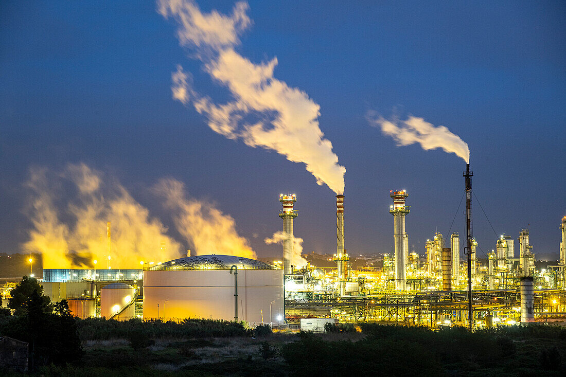 Repsol-YPF oil refinery. Tarragona province, Catalonia, Spain