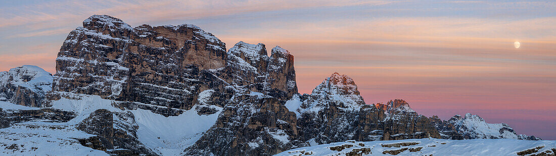 Croda dei Toni and Punta dell’Agnello at sunset, Bozen, Belluno, Dobbiaco, Veneto, Trentino Alto Adige, Italy, Western Europe