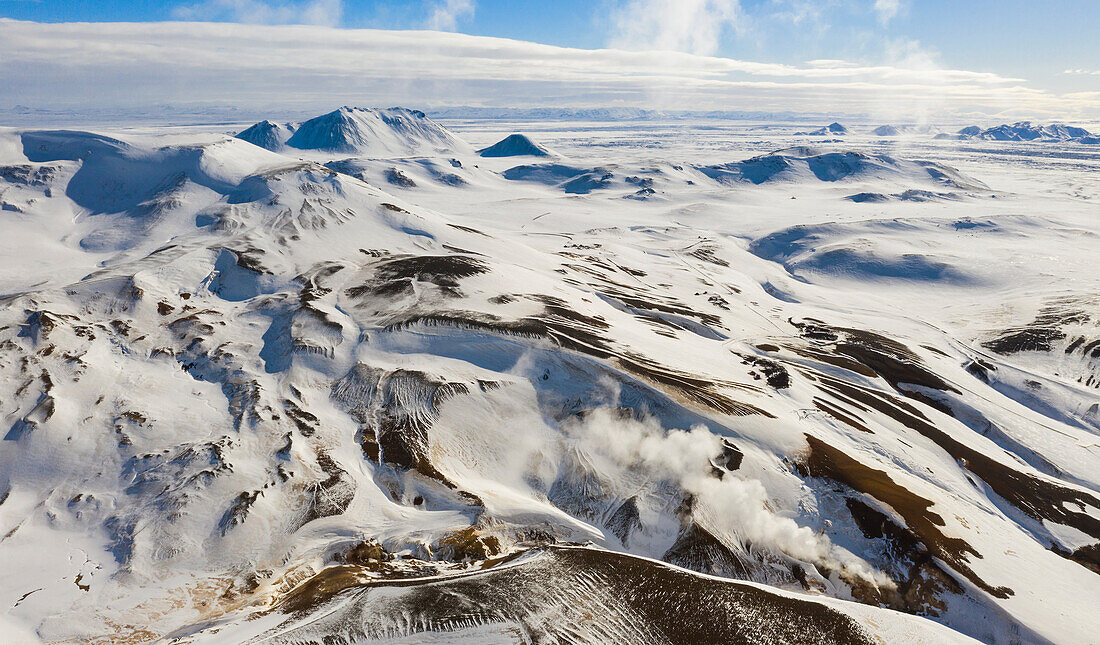 Luftaufnahme des Krafla-Gebiets im Winter, Reykjahlid, Nordurland eystra, Island, Nordeuropa