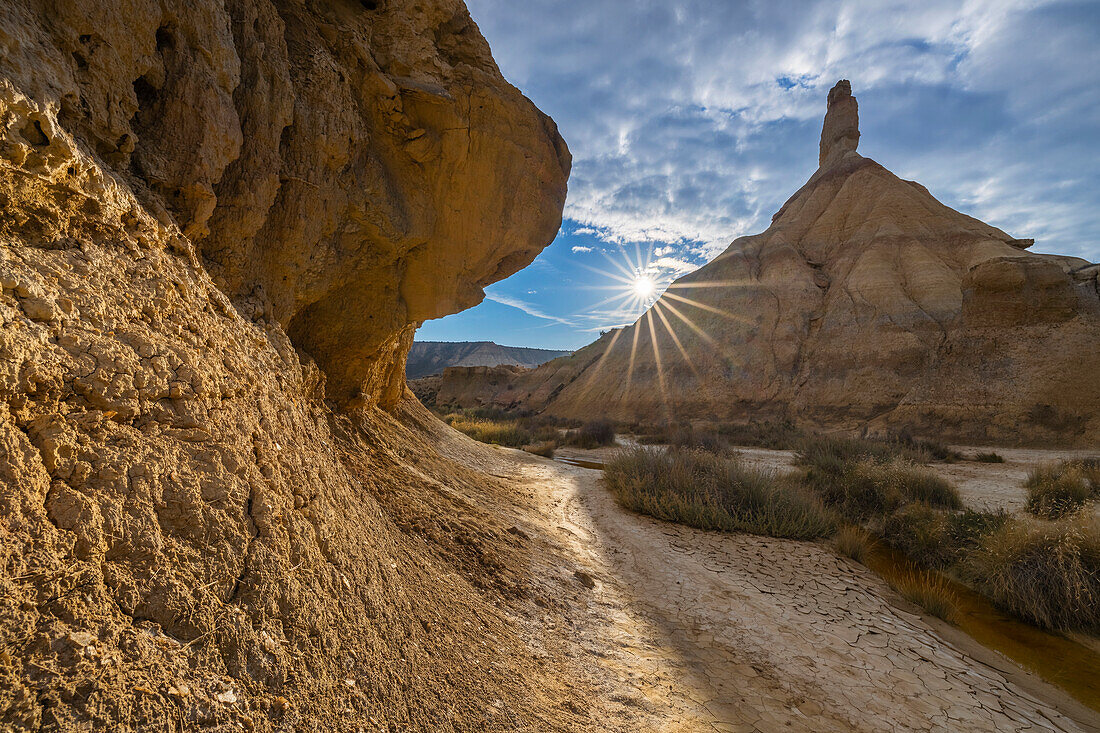 Canyon and Castil de Tierra at Bardenas Reales, Ebro Valley, Biosphere Reserve, Navarra, Spain, Western Europe