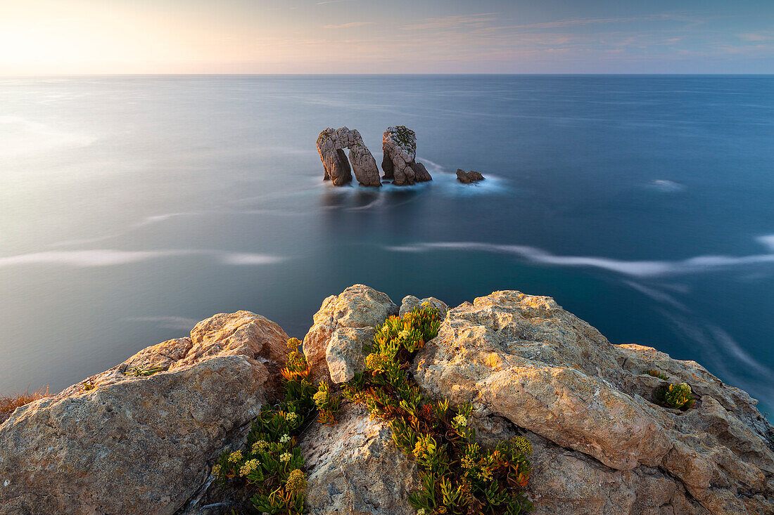 Sonnenuntergang vor dem Urro del Manzano, Boo de Pielagos, Kantabrien, Spanien, Iberische Halbinsel, Westeuropa