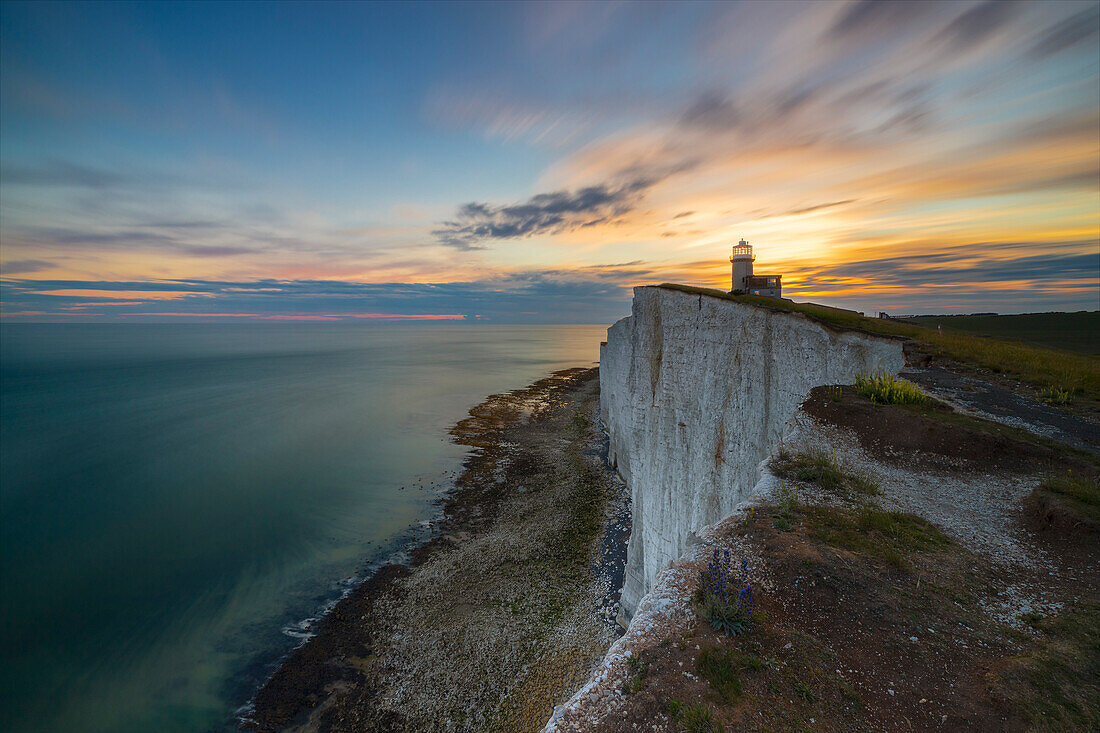 Sonnenuntergang am Belle Tout Leuchtturm, Eastbourne, Beachy Head, East Sussex, Vereinigtes Königreich, Nordeuropa