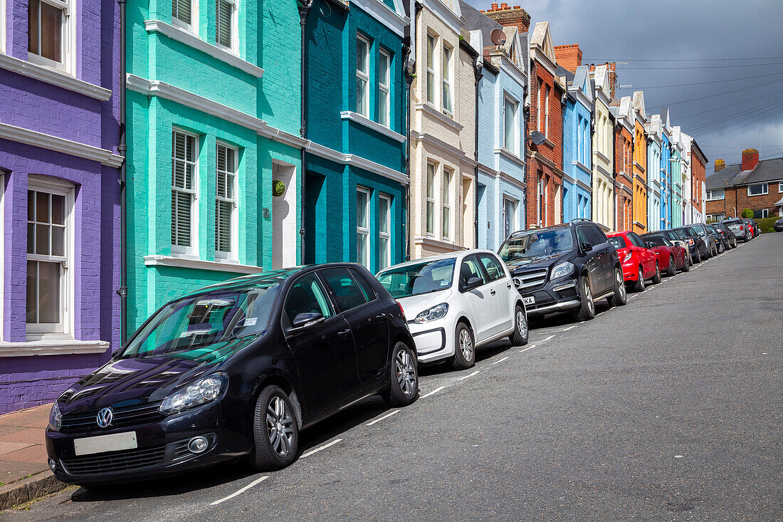 Blick auf die bunten Häuser in der Blaker Street, Brighton, East Sussex, Südengland, Vereinigtes Königreich.