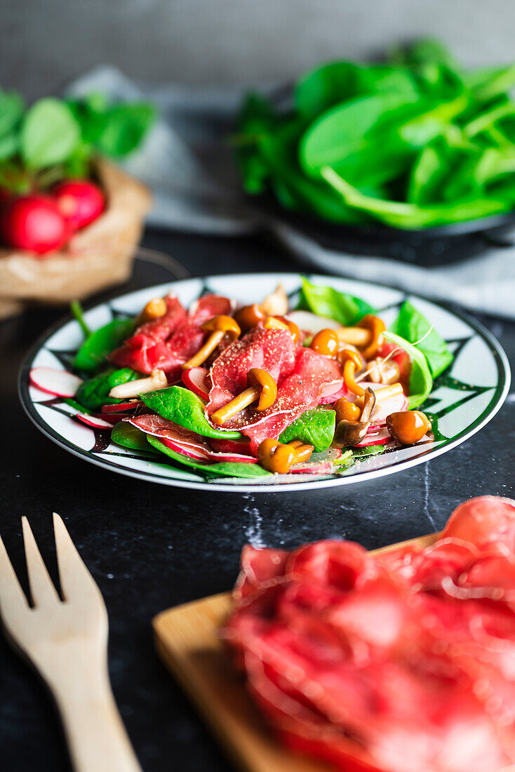 Bresaola salad with spinach, radishes and mushrooms