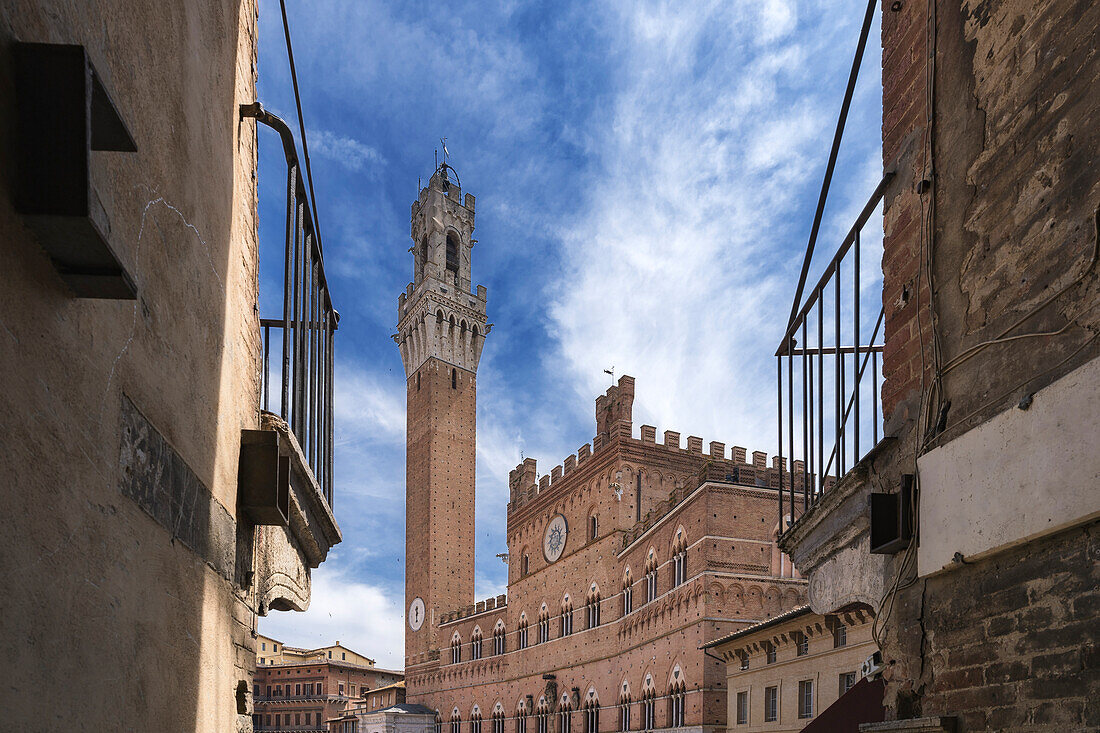 Public Palace (Palazzo pubblico), Piazza del Campo, Siena, Tuscany, Italy, Europe